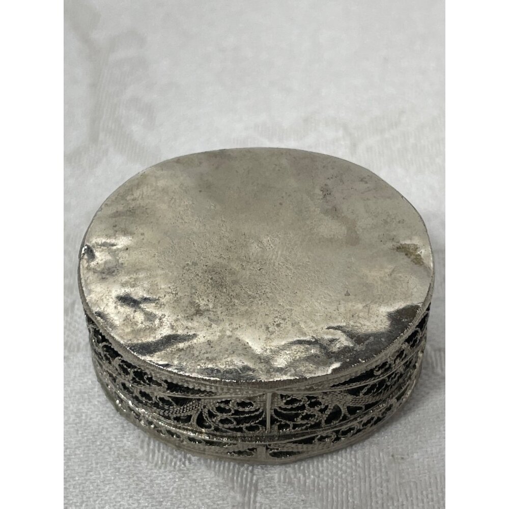 Vintage Filigree Trinket Box Red Velvet Lining Ornate Oval Design Jewelry Holder - Picture 12 of 13